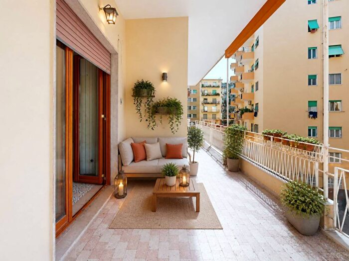 Appartamento con 5 locali in vendita in Via Mario Costa, Vomero, Napoli