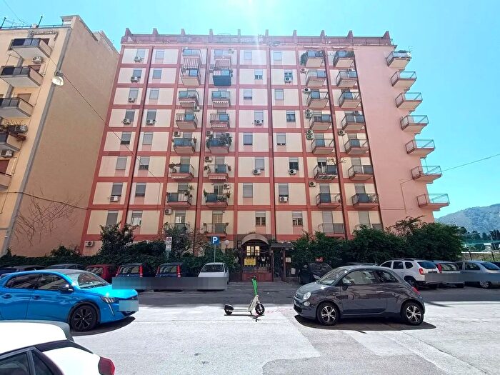Appartamento trilocale in vendita in Via Vincenzo Piazza Martini, Palermo