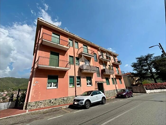 Appartamento trilocale in vendita in V di Pino, Genova