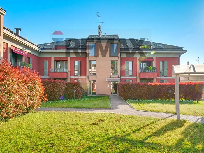 Appartamento trilocale in vendita in Via Lombardia, Marnate