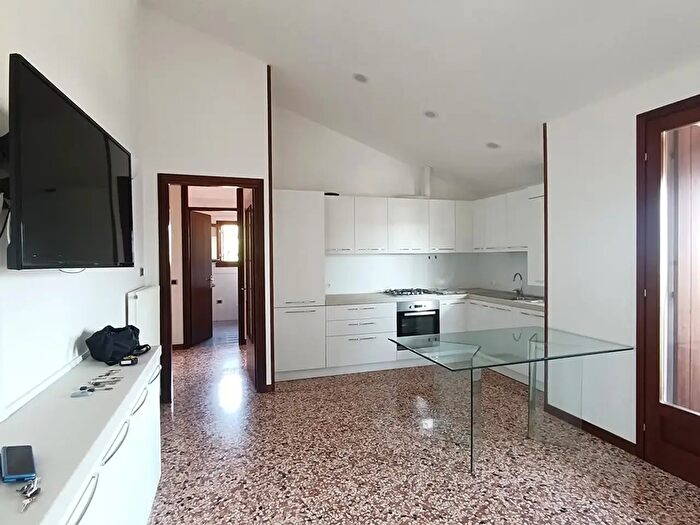 Appartamento trilocale in affitto in Borso Del Grappa