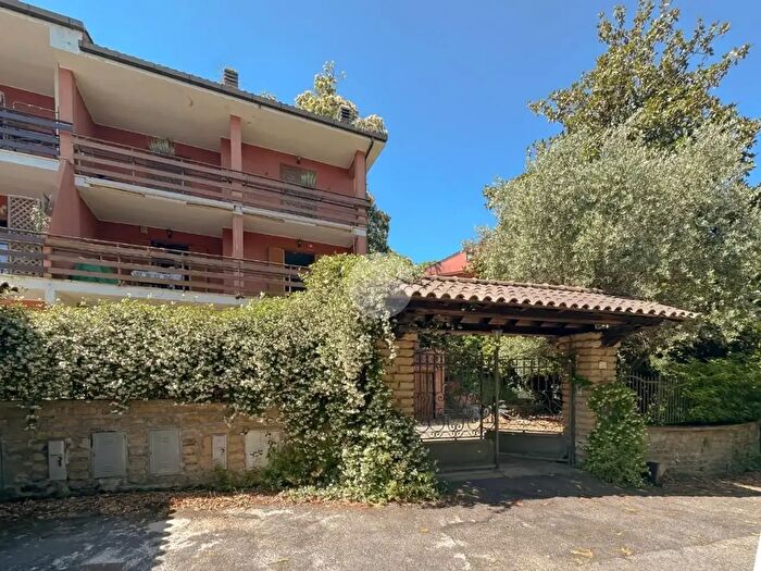 Casa con 5 locali in vendita in Via Montecompatri, Monte Porzio Catone
