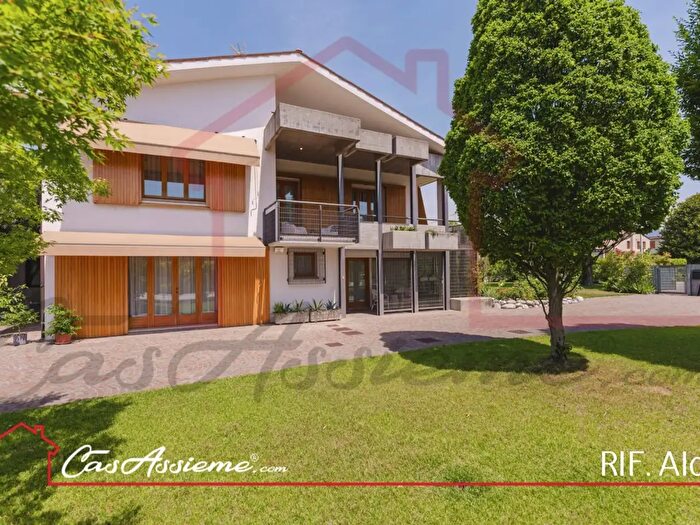 Casa con 6 locali in vendita in Vedelago
