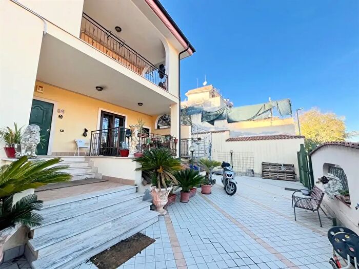 Casa con 7 locali in vendita in Via Sepino, Roma