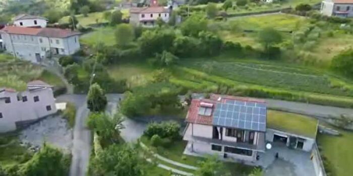 Casa monolocale in vendita in Frazione Villa, Tresana
