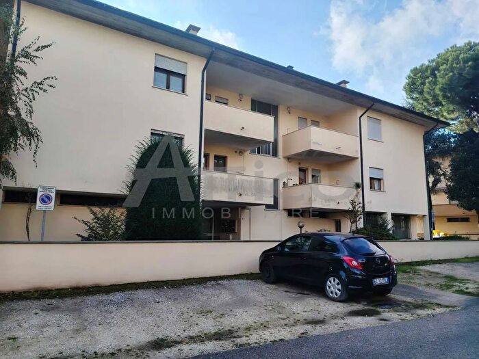 Appartamento con 6 locali in vendita in Via Lionello dEste, Rovigo