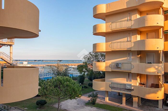 Appartamento trilocale in vendita in Viale G Carducci, Cesenatico