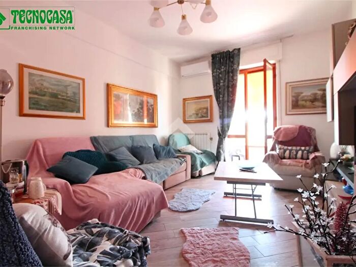 Appartamento con 5 locali in vendita in Via Falcinello, Sarzana