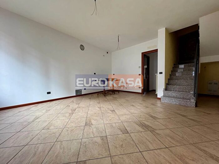 Casa trilocale in vendita in Via Tiraboschi, Dalmine