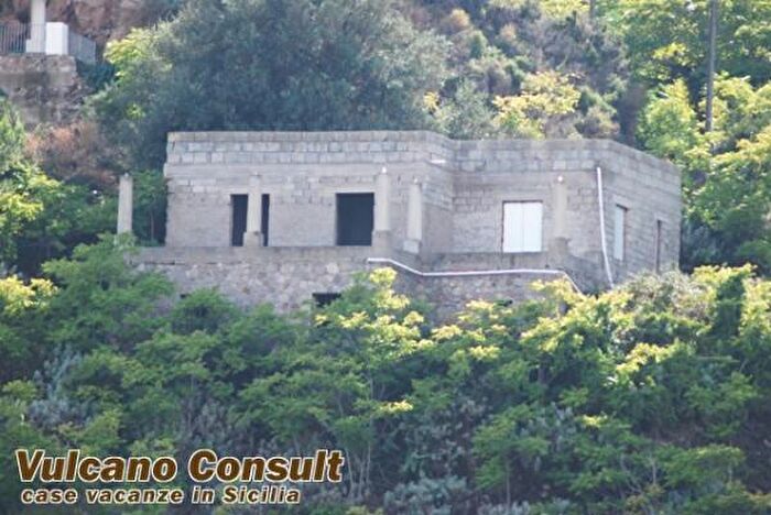Casa trilocale in vendita in Via del Monte, Lipari