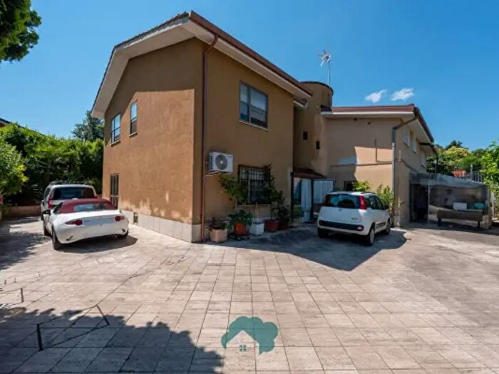 Casa con 6 locali in vendita in Via col Fiorito, San Cesareo