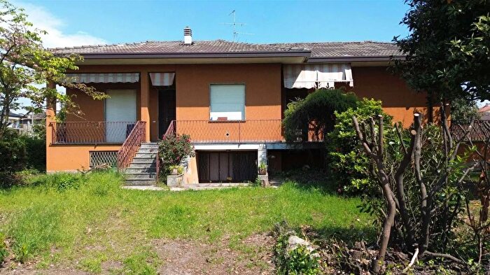 Casa con 5 locali in vendita in Turate, Turate