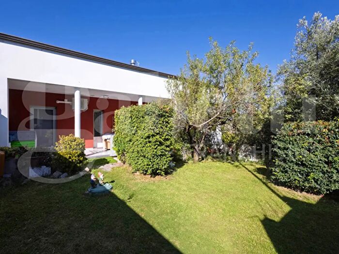 Casa con 5 locali in vendita in Senorbì