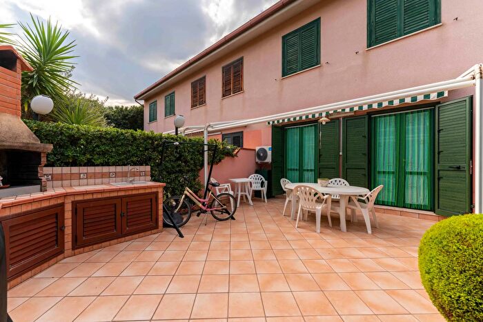 Appartamento trilocale in vendita in Viale Himera Campofelice di Roccella, Campofelice Di Roccella