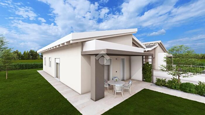 Casa quadrilocale in vendita in Via Adda, Volta Mantovana