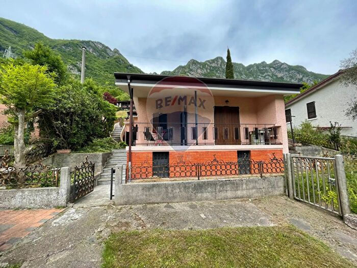 Casa con 5 locali in vendita in Via Sassel, Idro