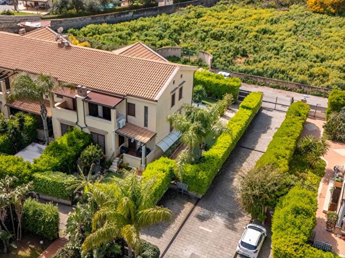 Casa con 6 locali in affitto in Via Aspasia, Lanza di Scalea Olimpo, Palermo