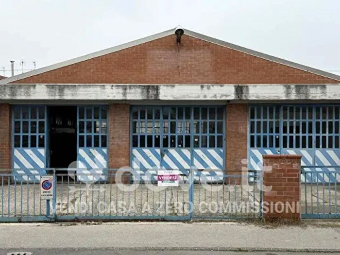 Casa con 6 locali in vendita in Via Gaetano Pesci, Ferrara