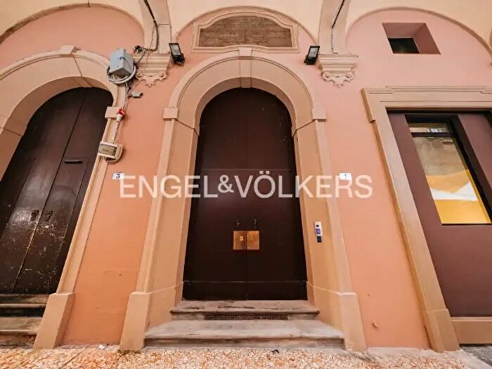 Appartamento monolocale in vendita in Via Altabella, Bologna