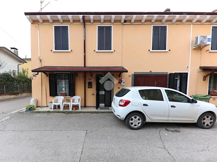 Casa quadrilocale in vendita in Via Solferino E San Martino, Roverbella