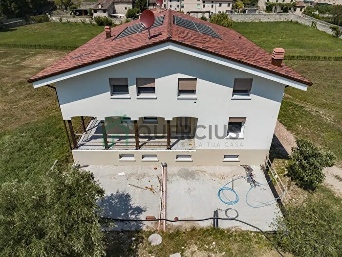 Appartamento con 5 locali in vendita in Via Sorio, Tregnago