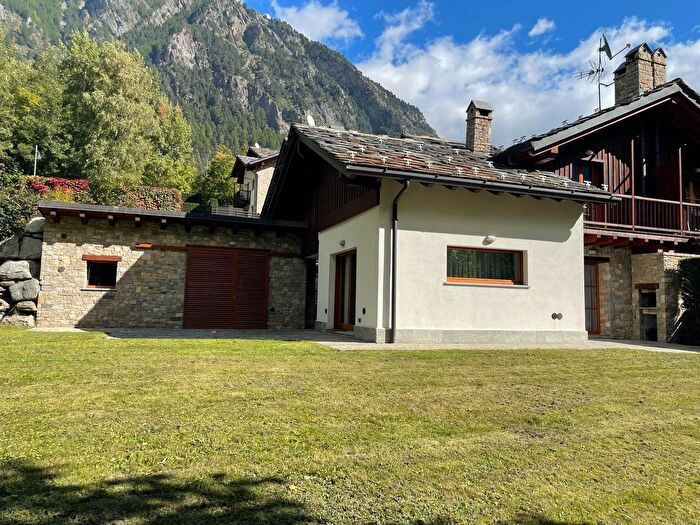 Case in Vendita e in Affitto - 2