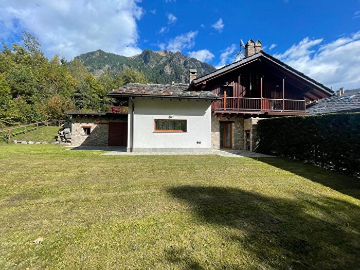 Casa quadrilocale in vendita in allée De La Gare, Pre Saint Didier