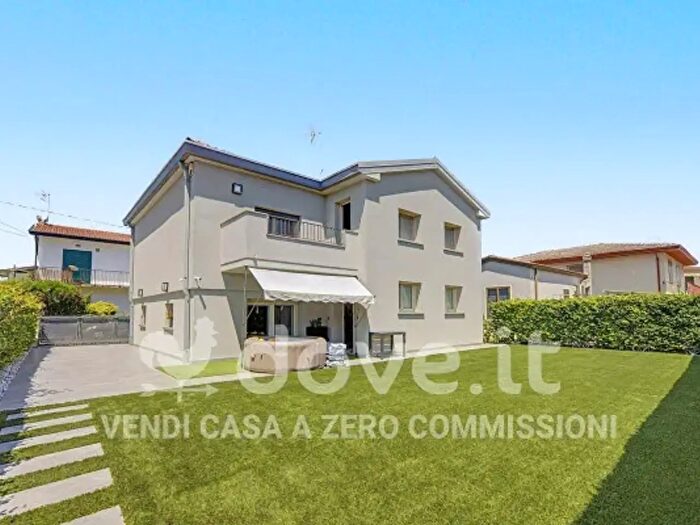 Casa quadrilocale in vendita in Via Caldaro, Selvazzano Dentro