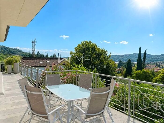 Casa con 11 locali in vendita in Viale Brescia, Salo'