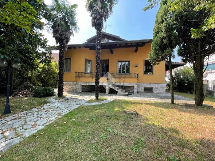Casa quadrilocale in vendita in Corso America, Arconate
