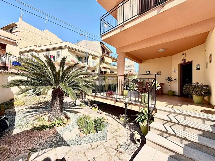 Casa con 8 locali in vendita in Via Vincenzo Florio, Balestrate