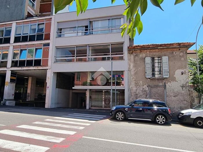 Appartamento bilocale in affitto in Via Luigi Dottesio, Borghi, Como