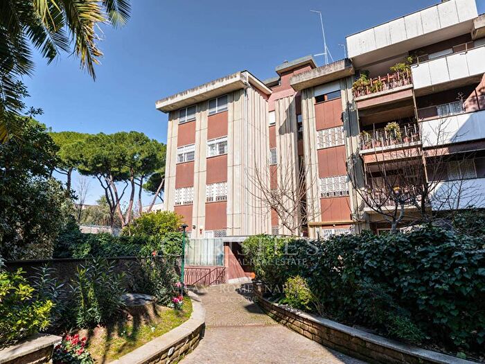 Appartamento trilocale in affitto in Via Monte Pollino, Città Giardino, Roma