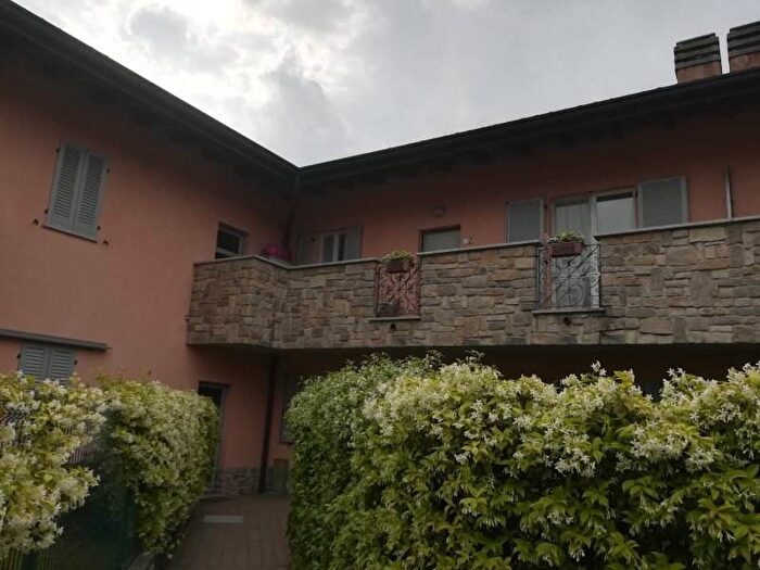 Appartamento trilocale in affitto in Centro, Lurate Caccivio