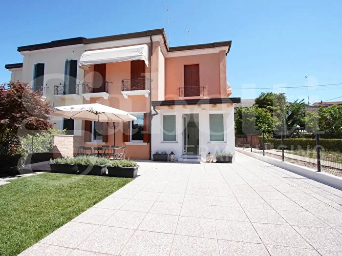 Casa quadrilocale in vendita in Viale Giuseppe Garibaldi, Venezia