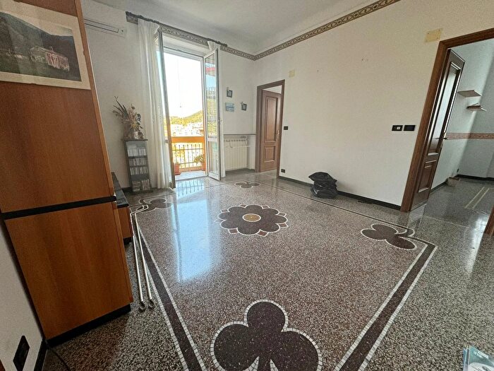 Appartamento quadrilocale in vendita in Via Domenico Oliva, Genova