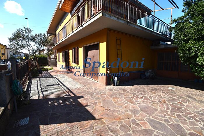 Appartamento con 6 locali in vendita in Via Giusti, Massa E Cozzile