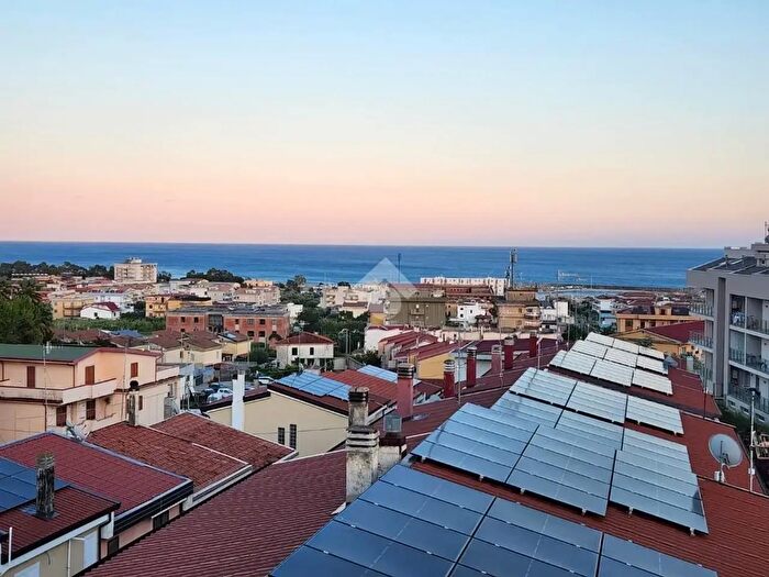 Appartamento quadrilocale in vendita in Via Crotone Trav VIII, Catanzaro