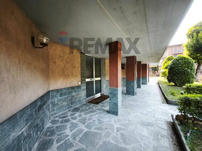 Appartamento trilocale in vendita in Via Lingiardi, Pavia