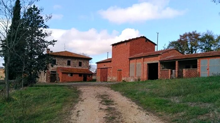 Casa quadrilocale in vendita in Paciano