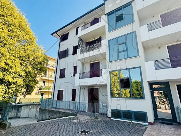 Appartamento bilocale in vendita in Via Monsignor Giovanni Torresan, Camposampiero