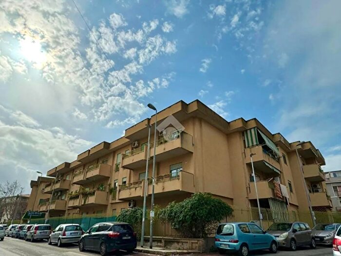 Appartamento trilocale in vendita in Via Santuario Cruillas, Palermo