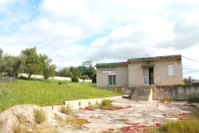 Casa con 5 locali in vendita in Contrada Scorrione, Modica
