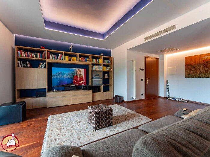 Appartamento trilocale in affitto in Via Emilio Salgari, Pegli, Genova