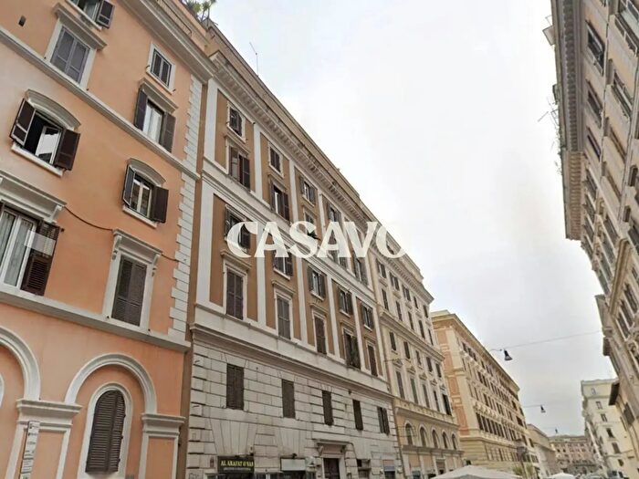 Appartamento con 5 locali in vendita in Via Principe Amedeo, Roma