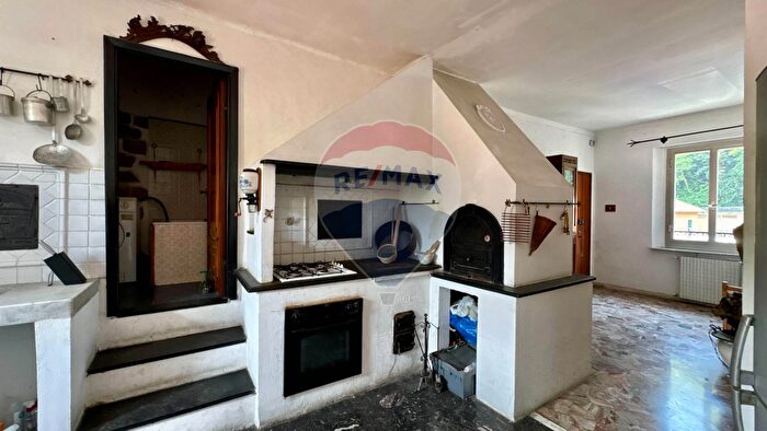 Appartamento con 6 locali in vendita in Campomorone