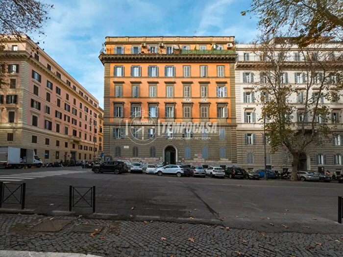 Appartamento con 7 locali in vendita in Via del Castro Pretorio, Roma