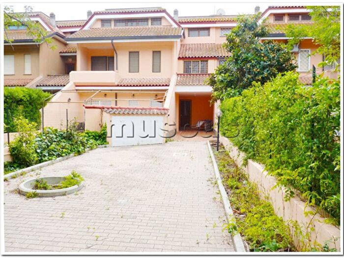 Casa quadrilocale in affitto in Viale Castellammare, Fregene, Fiumicino