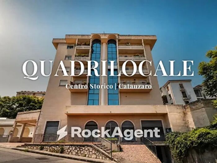 Appartamento quadrilocale in vendita in Viale dei Bizantini, Catanzaro
