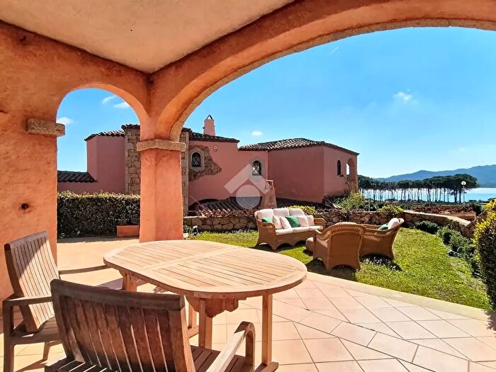 Casa quadrilocale in vendita in Via Monti Corru, Arzachena